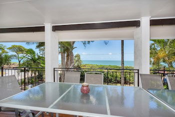 Dolce Vita Beachfront Holiday House - Bed n Breakfasts 0
