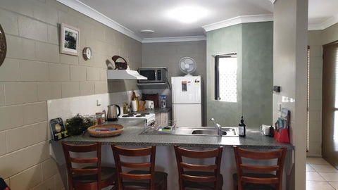 A City Retreat 2BR Apartment Reid Park Townsville - Accommodation Australia 6