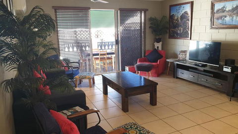 A City Retreat 2BR Apartment Reid Park Townsville - Accommodation Australia 5