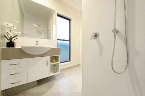 Laguna Views - Accommodation Australia 0