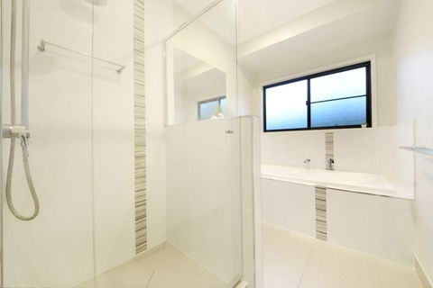 Laguna Views - Accommodation Australia 4