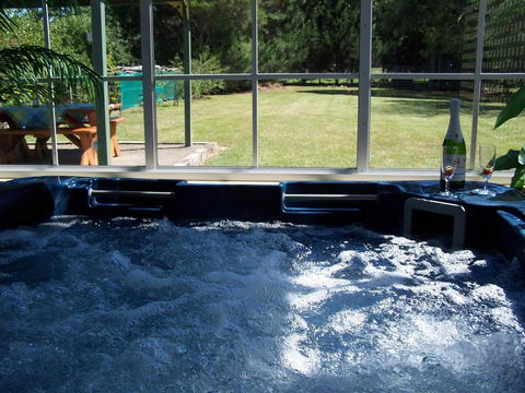Sunburst Retreat - Accommodation Australia 4