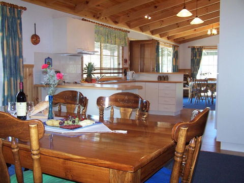 Sunburst Retreat - Accommodation Australia 1