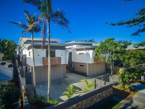 A PERFECT STAY - KoKo's Beach Houses 1 And 2 - Australia Shopping 3