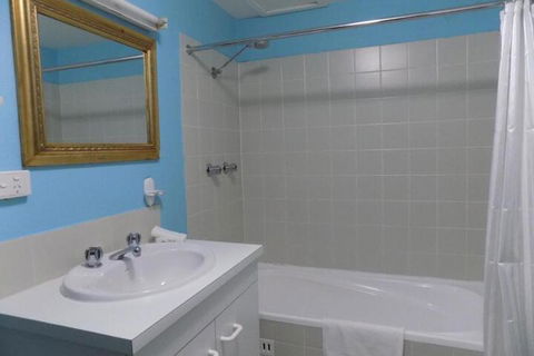 Kirwan Apartments 5 - Local Tourism 5