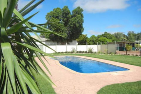 Longreach Tourist Park Caravan Park - Accommodation Australia 0