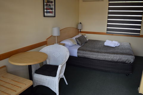 Warwick Vines Motel - Accommodation Australia 3