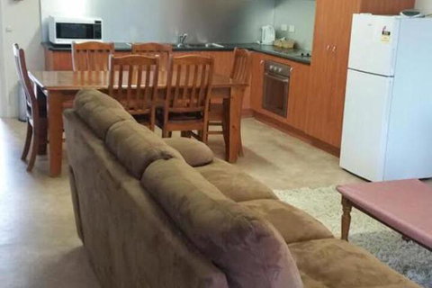 Augathella Palms Motel - Australia Shopping 4