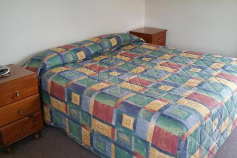 Augathella Palms Motel - Australia Shopping 6