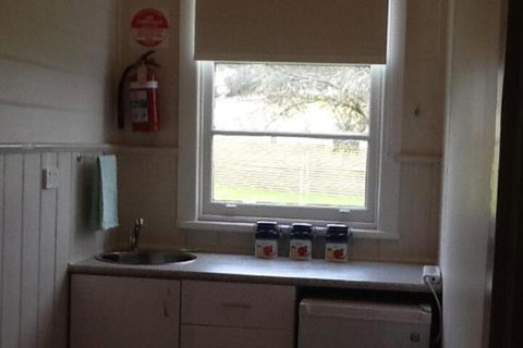 Snake Valley Hotel - Australia Shopping 7