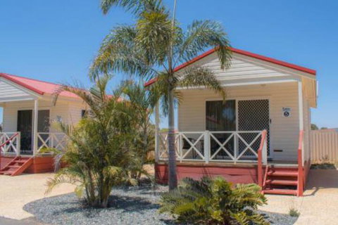 Outback Oasis Caravan Park - Accommodation Australia 4