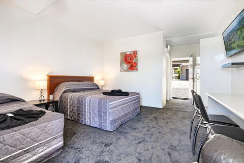 Aaron Motel - Local Tourism 6