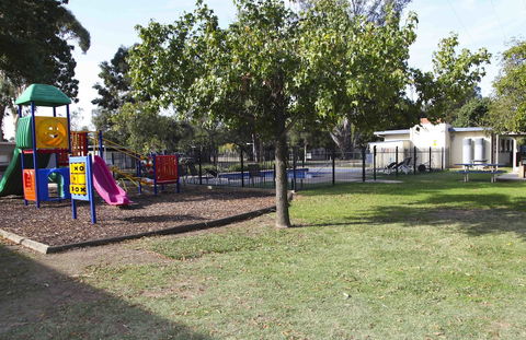 Nagambie Caravan Park & Motel - Bed n Breakfasts 3