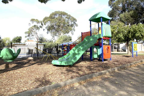 Nagambie Caravan Park & Motel - Bed n Breakfasts 2