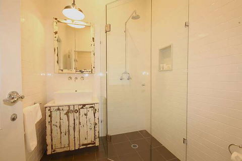 A PERFECT STAY - Cavvanbah Seaside Cottage - Local Tourism 4