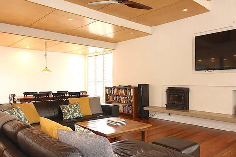 A PERFECT STAY - Cavvanbah Seaside Cottage - Local Tourism 3