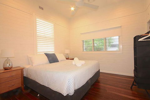 A PERFECT STAY - Cavvanbah Seaside Cottage - Local Tourism 6