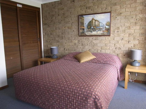A Furnished Townhouse In Goulburn - Australia Shopping 6