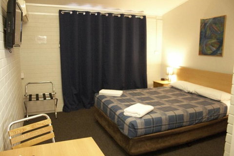 The Plains Motor Inn - Accommodation Australia 4