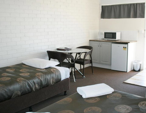 The Plains Motor Inn - Accommodation Australia 6