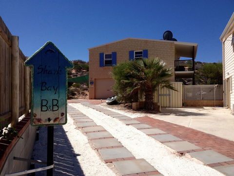 Shark Bay B & B - Bed n Breakfasts 0