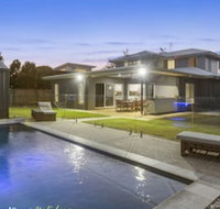 Ebony Rose Tweed Coast Holidays - Local Tourism