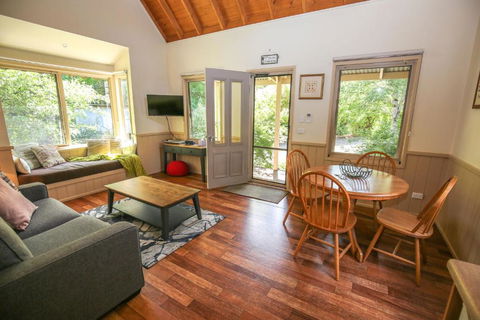 Alpine Arnica Cottage 2 - Accommodation Australia 4