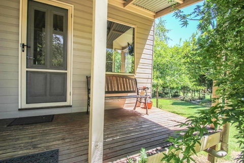 Alpine Arnica Cottage 2 - Accommodation Australia 1