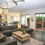 Decked Out At Bright - Australia Shopping 0