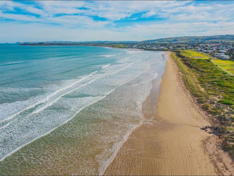 Tahren Beachfront Shack - Bed n Breakfasts 2