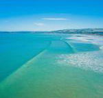 Tahren Beachfront Shack - Bed n Breakfasts
