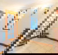 Kookaburra Retreat - Australia Shopping