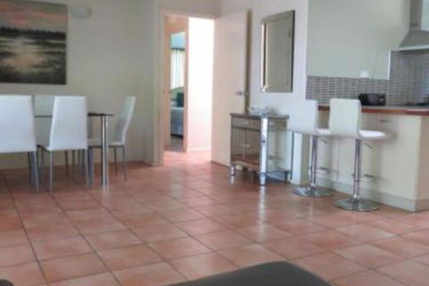 Palm Cove Rainforest Cottage - Local Tourism 4