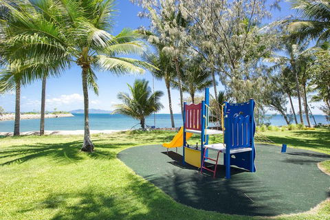 Magnetic Docks Townhouse 9 - Accommodation Australia 1