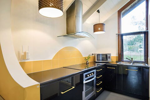 Airlie Beach Eco Cabins - Accommodation Australia 4