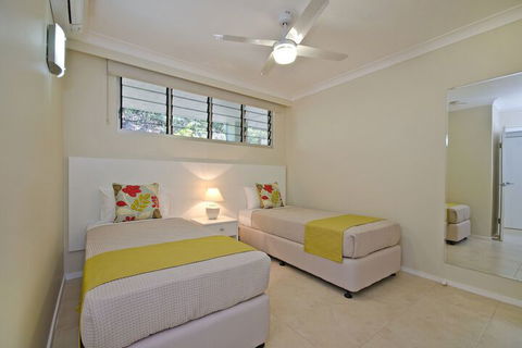 Beach Front Lagoon Lodge Apartments - Accommodation Australia 4