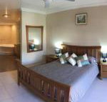 Huge House on the Grand Canal - Accommodation Australia