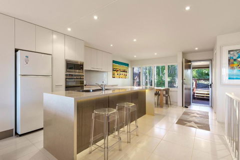 Comfortable & Stylish With Rooftop Spa - Accommodation Australia 2