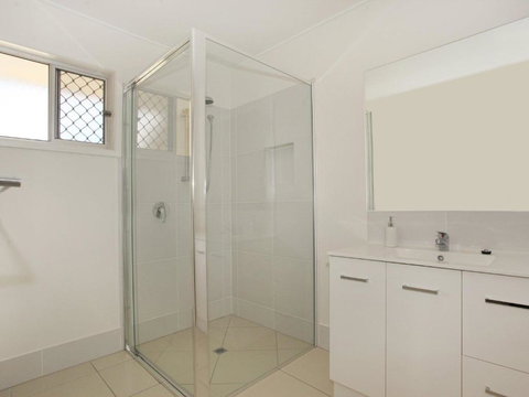 Oloway 40 2 BDRM Pet Friendly Budget Home - Local Tourism 2