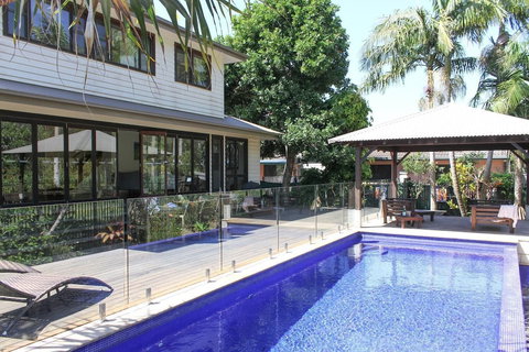 Away On Shirley Lane - Australia Shopping 5