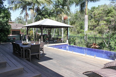 Away On Shirley Lane - Australia Shopping 2