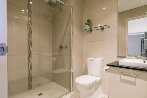 Darwin City Chic Apartment At The KUBE - Local Tourism 7