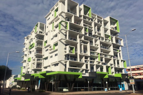 Darwin City Chic Apartment At The KUBE - Local Tourism 1