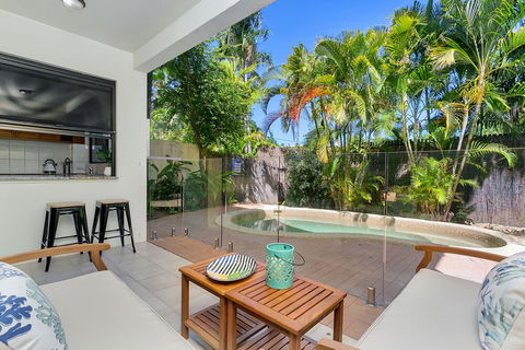 Palm Cove Retreat - Bed n Breakfasts 1