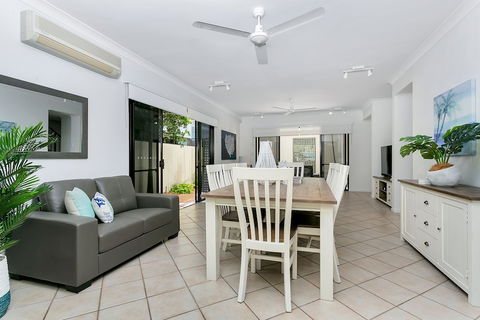 Palm Cove Retreat - Bed n Breakfasts 4