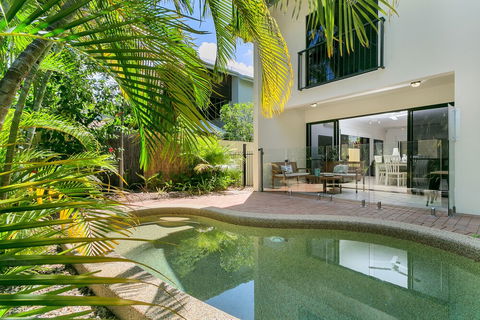Palm Cove Retreat - Bed n Breakfasts 2