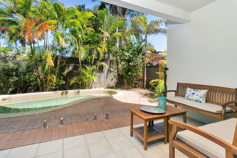 Palm Cove Retreat - Bed n Breakfasts 0
