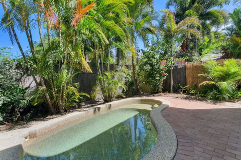 Palm Cove Retreat - Bed n Breakfasts 3