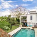 A PERFECT STAY Charlottes Web - Australia Shopping 1