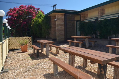 Tall Timbers Motel - Local Tourism 4
